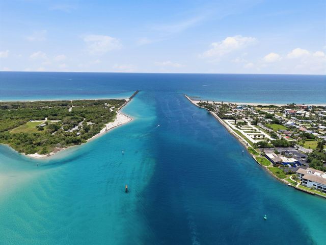 117 Queen Elizabeth Court, Hutchinson Island, FL 34949