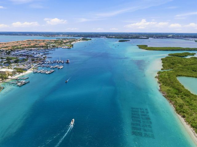117 Queen Elizabeth Court, Hutchinson Island, FL 34949
