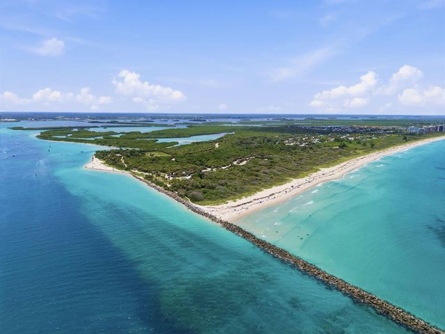 117 Queen Elizabeth Court, Hutchinson Island, FL 34949
