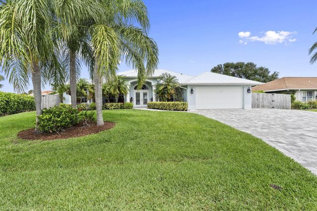 117 Queen Elizabeth Court, Hutchinson Island, FL 34949