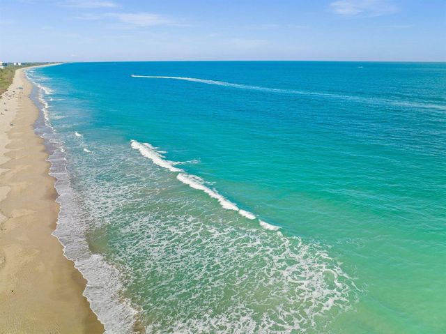 117 Queen Elizabeth Court, Hutchinson Island, FL 34949