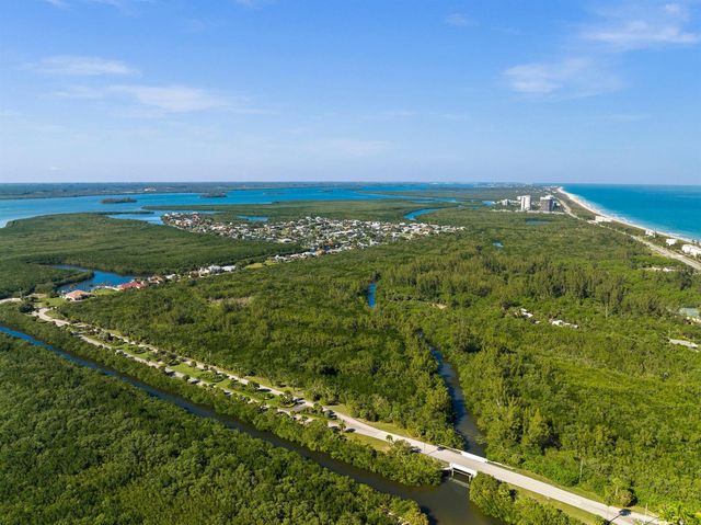 117 Queen Elizabeth Court, Hutchinson Island, FL 34949