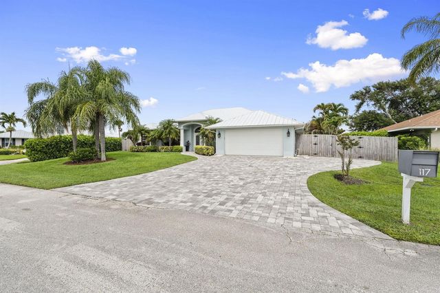 117 Queen Elizabeth Court, Hutchinson Island, FL 34949