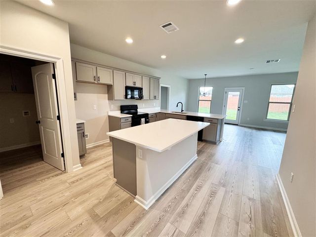 148 CHANDLER Lane, Sulphur, LA 70665