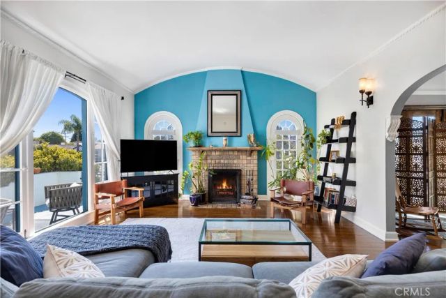 1569 S Orange Grove Avenue, Los Angeles, CA 90019