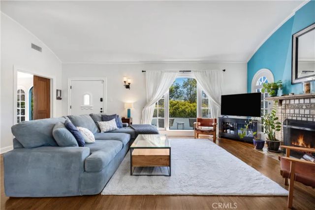 1569 S Orange Grove Avenue, Los Angeles, CA 90019