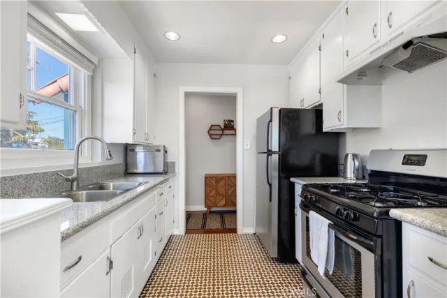 1569 S Orange Grove Avenue, Los Angeles, CA 90019