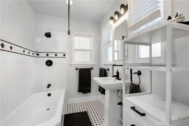 1569 S Orange Grove Avenue, Los Angeles, CA 90019