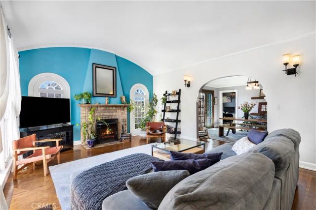 1569 S Orange Grove Avenue, Los Angeles, CA 90019