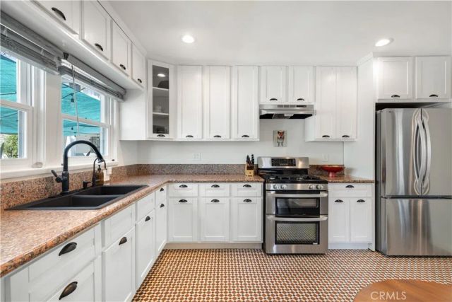 1569 S Orange Grove Avenue, Los Angeles, CA 90019