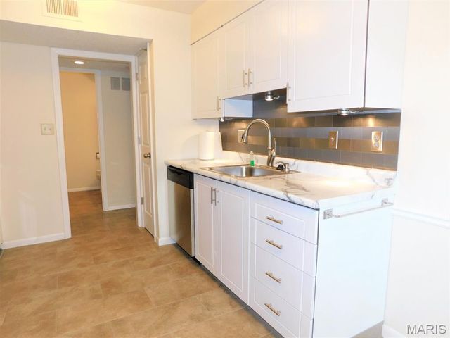 14471 Bantry Lane 11, Chesterfield, MO 63017