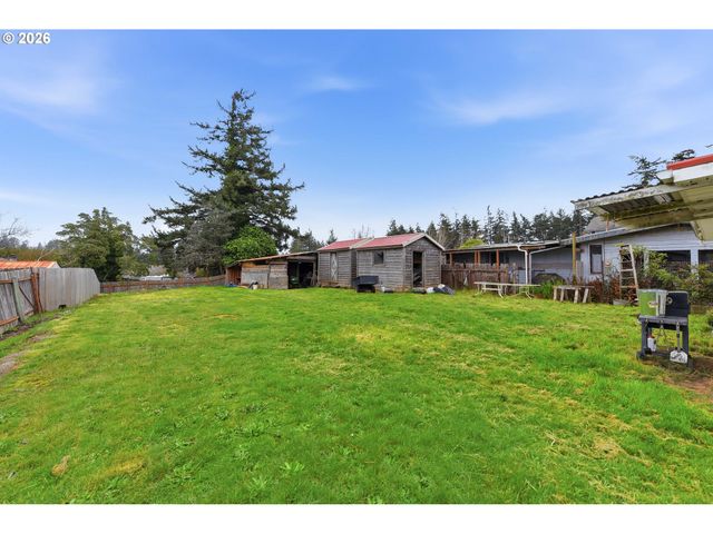 2611 EVERETT Ave, North Bend, OR 97459