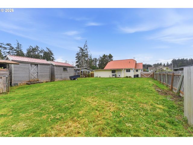 2611 EVERETT Ave, North Bend, OR 97459