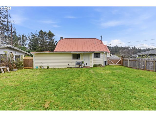 2611 EVERETT Ave, North Bend, OR 97459