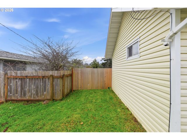 2611 EVERETT Ave, North Bend, OR 97459