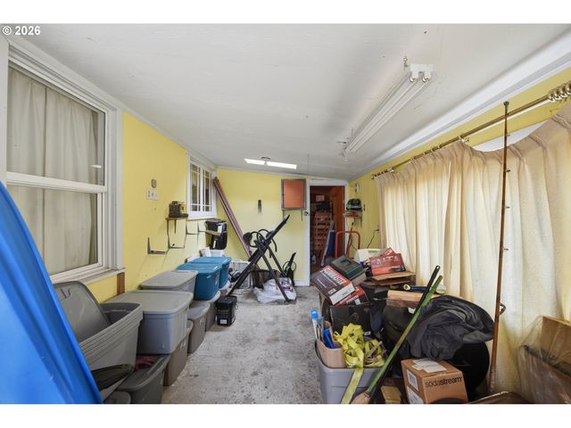 2611 EVERETT Ave, North Bend, OR 97459