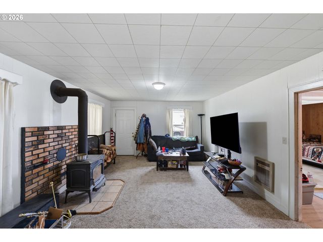 2611 EVERETT Ave, North Bend, OR 97459