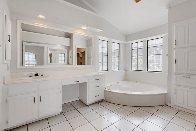 1201 St James Place, Arlington, TX 76011
