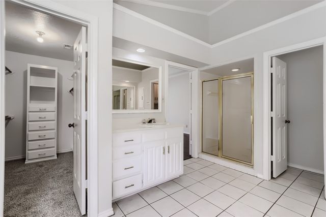 1201 St James Place, Arlington, TX 76011