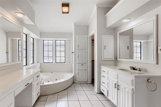 1201 St James Place, Arlington, TX 76011