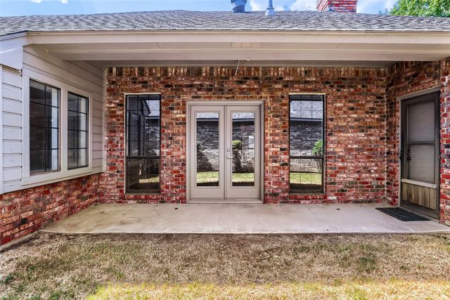 1201 St James Place, Arlington, TX 76011
