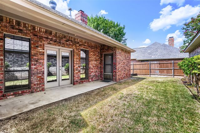 1201 St James Place, Arlington, TX 76011