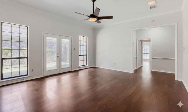 1201 St James Place, Arlington, TX 76011