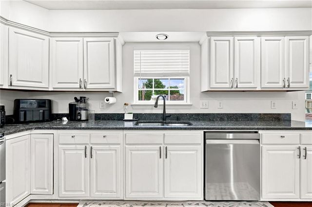 801 Aston PL, Chesapeake, VA 23322