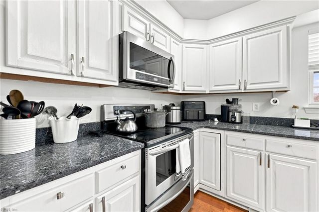 801 Aston PL, Chesapeake, VA 23322