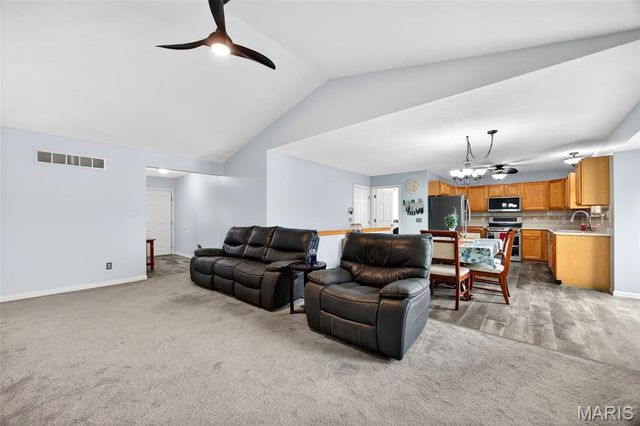5 Covered Wagon Trail Court, St Peters, MO 63376