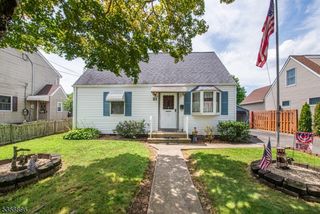 21 Rockridge Rd, Wanaque Boro, NJ 07420