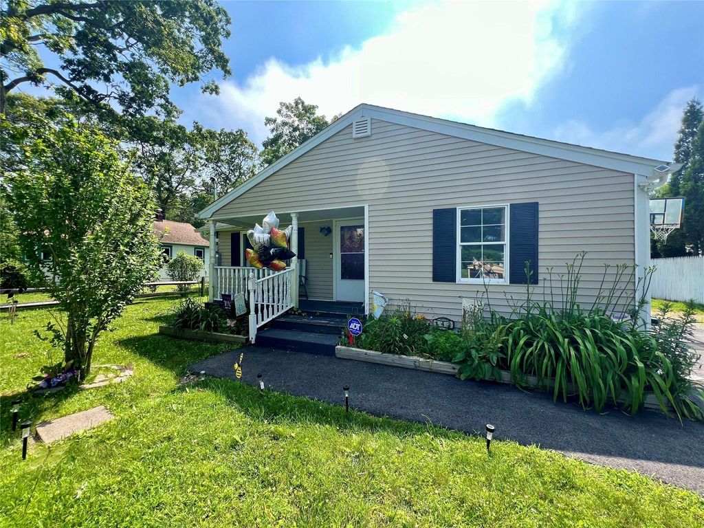 142 Daisy Drive, Mastic Beach, NY 11951