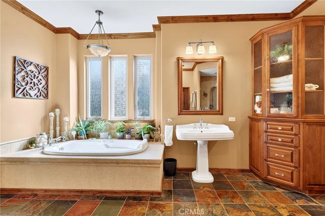 27360 Elmwood, Lake Arrowhead, CA 92352