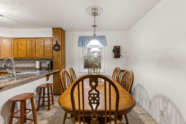 392 Feather Ridge Rd, Charlotte, TN 37036