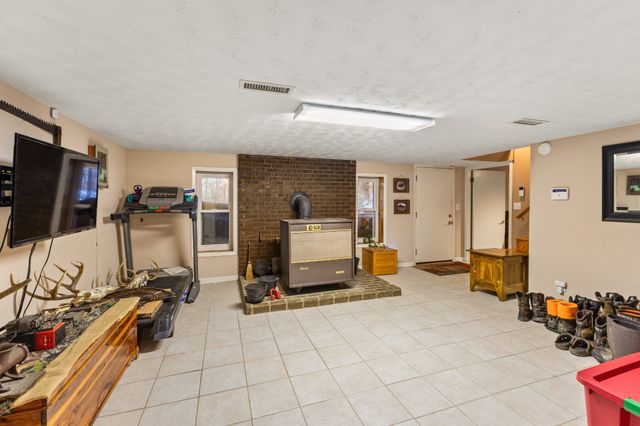 392 Feather Ridge Rd, Charlotte, TN 37036