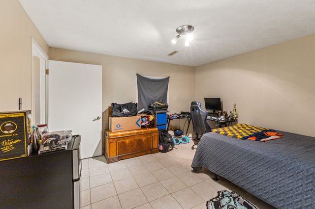 392 Feather Ridge Rd, Charlotte, TN 37036