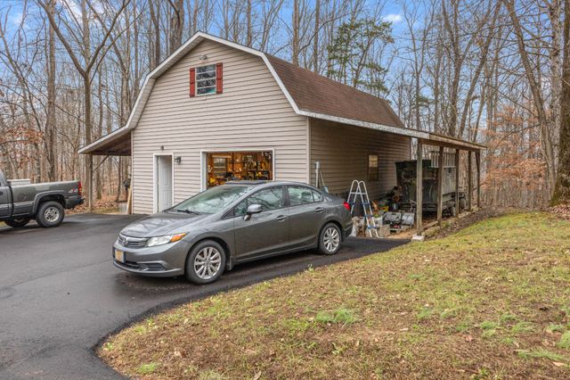 392 Feather Ridge Rd, Charlotte, TN 37036