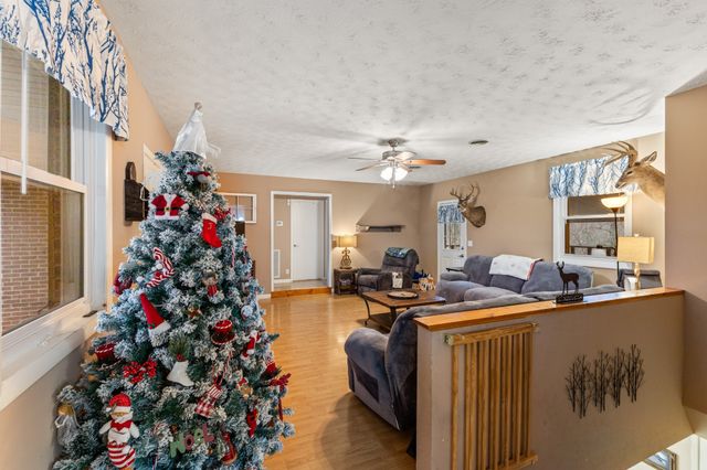 392 Feather Ridge Rd, Charlotte, TN 37036