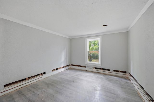 829 W Walker Street, Denison, TX 75020