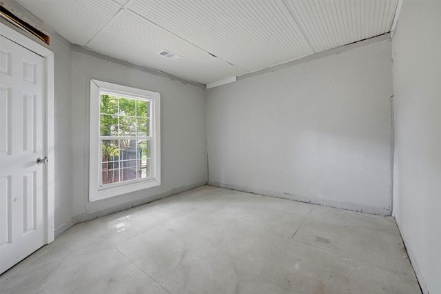 829 W Walker Street, Denison, TX 75020