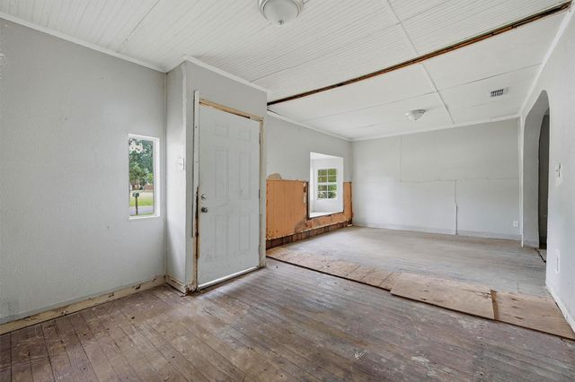 829 W Walker Street, Denison, TX 75020