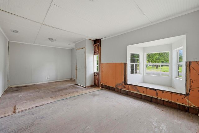 829 W Walker Street, Denison, TX 75020