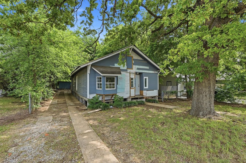 829 W Walker Street, Denison, TX 75020
