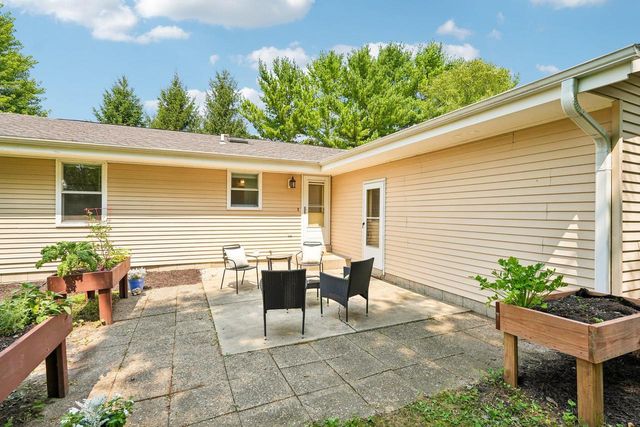 322 Porthamel COURT, Wales, WI 53183
