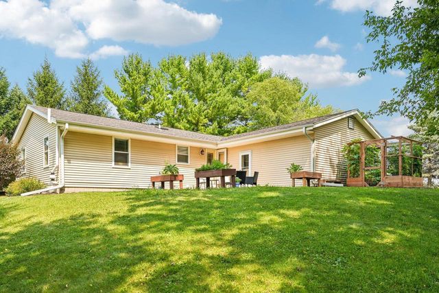 322 Porthamel COURT, Wales, WI 53183