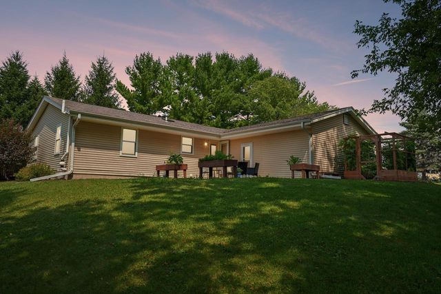 322 Porthamel COURT, Wales, WI 53183