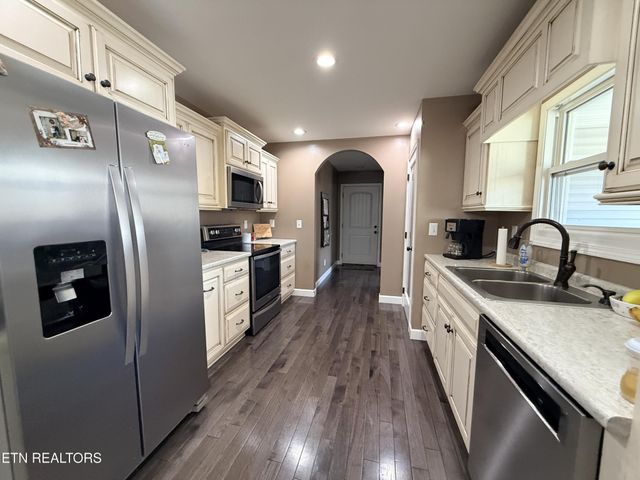 1926 Old Grimsley Rd, Grimsley, TN 38565