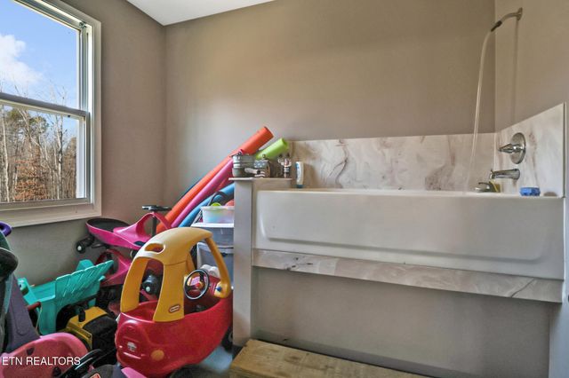 1926 Old Grimsley Rd, Grimsley, TN 38565