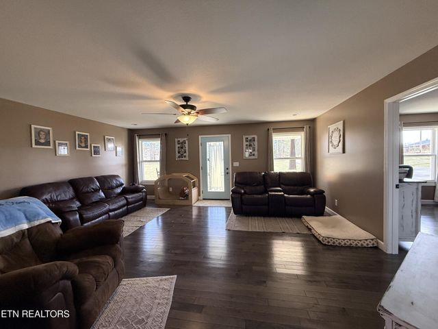 1926 Old Grimsley Rd, Grimsley, TN 38565