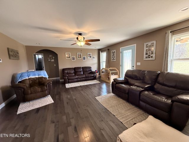 1926 Old Grimsley Rd, Grimsley, TN 38565